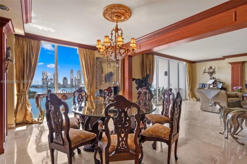 Condominio en venta en Aventura, Florida, 3 dormitorios, 304.16 m2 № 1985752 - foto 4