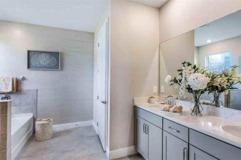Casa en venta en Lakewood Ranch, Florida, 4 dormitorios, 189.99 m2 № 1910192 - foto 14