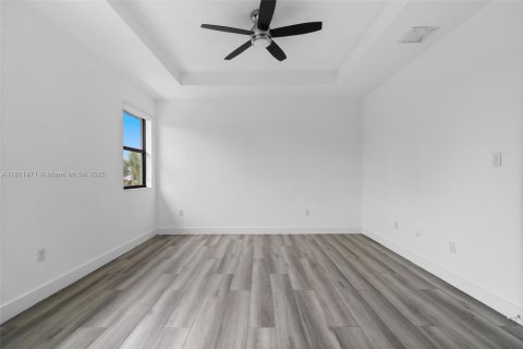 House in Miami, Florida 4 bedrooms, 241.27 sq.m. № 1760852 - photo 30