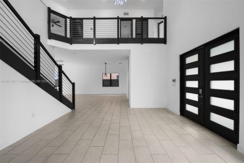 House in Miami, Florida 4 bedrooms, 241.27 sq.m. № 1760852 - photo 5