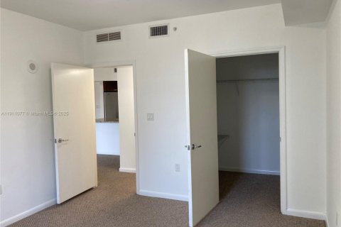 Condo in Aventura, Florida, 1 bedroom № 1967193 - photo 15