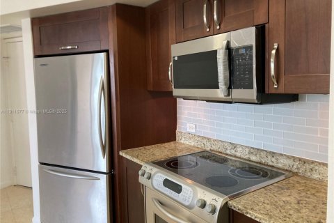 Condo in Aventura, Florida, 1 bedroom № 1967193 - photo 6