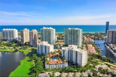 Condo in Aventura, Florida, 1 bedroom № 1967193 - photo 2