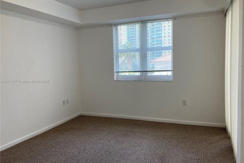 Condo in Aventura, Florida, 1 bedroom № 1967193 - photo 16