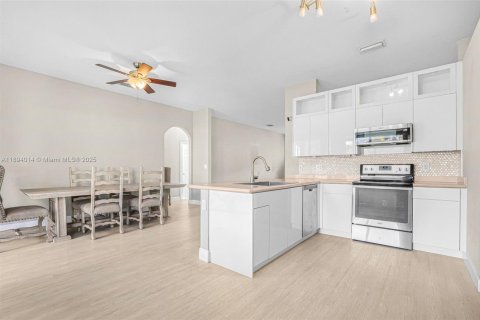 Villa ou maison à vendre à Homestead, Floride: 4 chambres, 195 m2 № 1945713 - photo 11