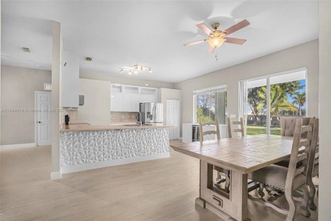 Villa ou maison à vendre à Homestead, Floride: 4 chambres, 195 m2 № 1945713 - photo 8