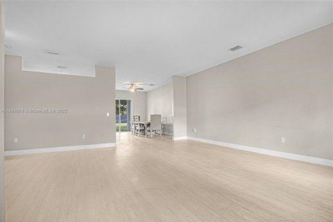 Villa ou maison à vendre à Homestead, Floride: 4 chambres, 195 m2 № 1945713 - photo 3