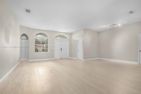 Villa ou maison à vendre à Homestead, Floride: 4 chambres, 195 m2 № 1945713 - photo 5