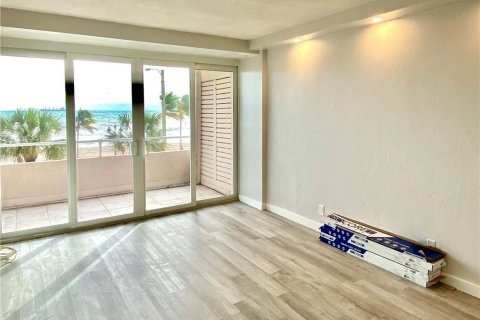 Condo in Fort Lauderdale, Florida, 1 bedroom  № 2189709 - photo 11