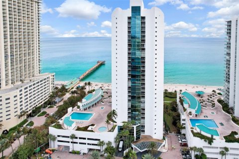 Condo in Sunny Isles Beach, Florida, 3 bedrooms  № 1958677 - photo 23