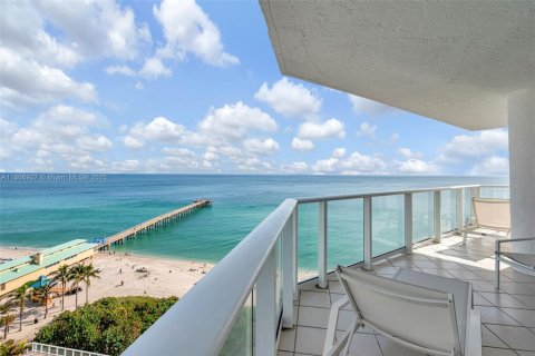 Condo in Sunny Isles Beach, Florida, 3 bedrooms  № 1958677 - photo 25