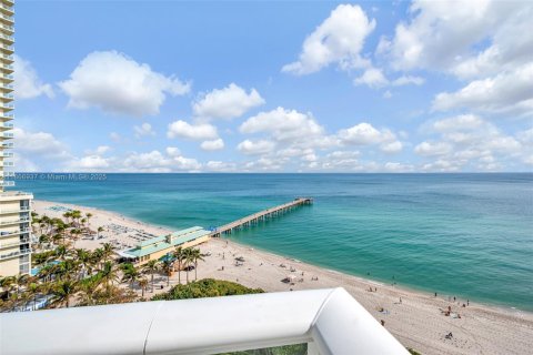 Condo in Sunny Isles Beach, Florida, 3 bedrooms  № 1958677 - photo 6