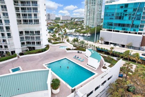 Condo in Sunny Isles Beach, Florida, 3 bedrooms  № 1958677 - photo 27