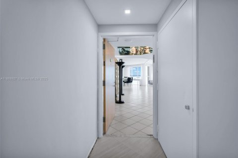 Condo in Sunny Isles Beach, Florida, 3 bedrooms  № 1958677 - photo 9