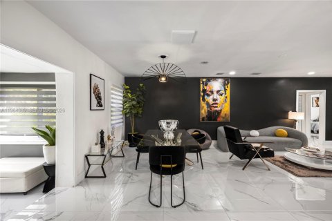 Villa ou maison à vendre à Miami, Floride: 3 chambres, 146.14 m2 № 2081134 - photo 12