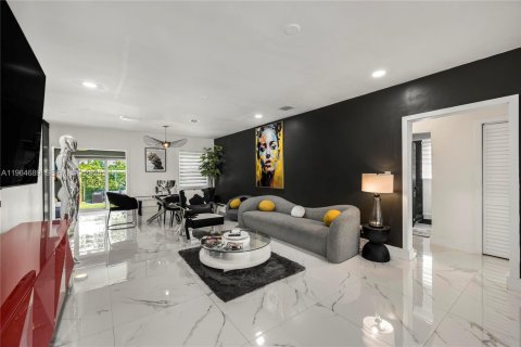 Villa ou maison à vendre à Miami, Floride: 3 chambres, 146.14 m2 № 2081134 - photo 7
