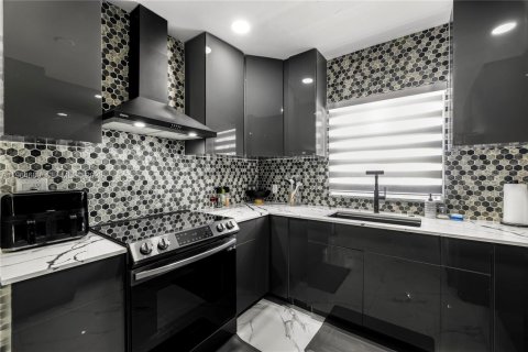 Villa ou maison à vendre à Miami, Floride: 3 chambres, 146.14 m2 № 2081134 - photo 17