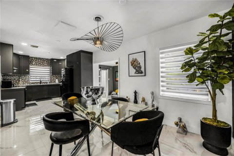 Villa ou maison à vendre à Miami, Floride: 3 chambres, 146.14 m2 № 2081134 - photo 10