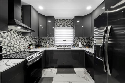 Villa ou maison à vendre à Miami, Floride: 3 chambres, 146.14 m2 № 2081134 - photo 16