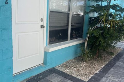 Apartment in Saint Petersburg, Florida 2 bedrooms, 60.39 sq.m. № 2225865 - photo 2
