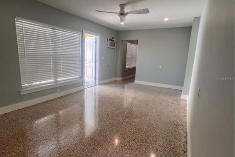 Apartment in Saint Petersburg, Florida 2 bedrooms, 60.39 sq.m. № 2225865 - photo 21