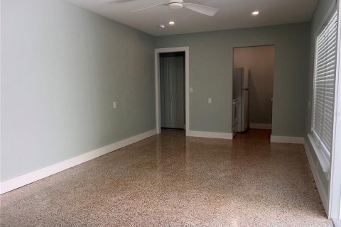 Apartment in Saint Petersburg, Florida 2 bedrooms, 60.39 sq.m. № 2225865 - photo 28
