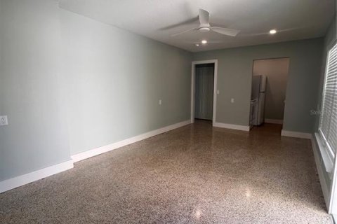 Apartment in Saint Petersburg, Florida 2 bedrooms, 60.39 sq.m. № 2225865 - photo 14
