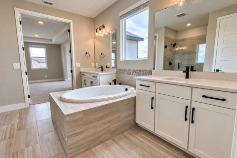 House in Winter Garden, Florida 5 bedrooms, 361.3 sq.m. № 2377796 - photo 28