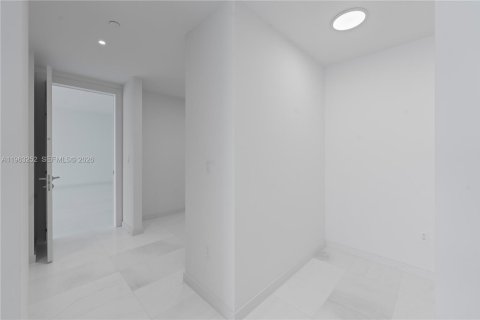 Copropriété à louer à Miami, Floride: 3 chambres, 328.5 m2 № 2026858 - photo 7