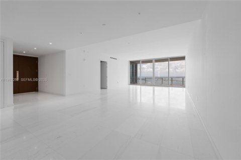Copropriété à louer à Miami, Floride: 3 chambres, 328.5 m2 № 2026858 - photo 2