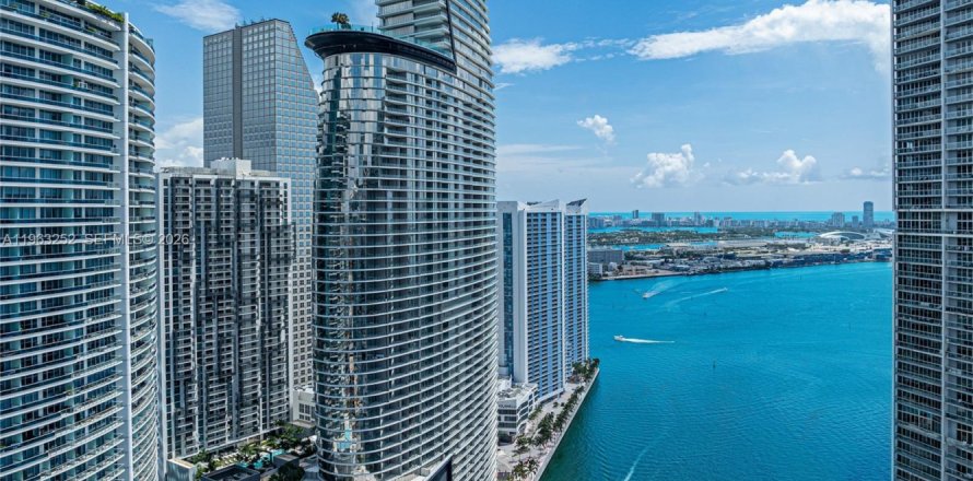 Condo à Miami, Floride, 3 chambres  № 2026858