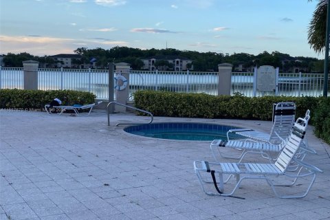 Condo in Coconut Creek, Florida, 2 bedrooms № 2060126 - photo 3