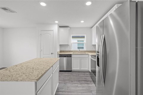 House in Poinciana, Florida 3 bedrooms, 130.16 sq.m. № 1680558 - photo 3