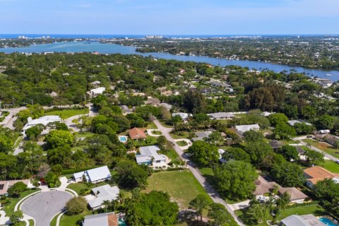 Land in Jupiter, Florida № 1072731 - photo 1