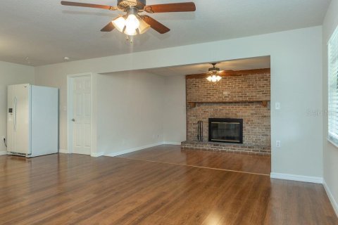 Villa ou maison à louer à DeLand, Floride: 3 chambres, 140.93 m2 № 2415084 - photo 4