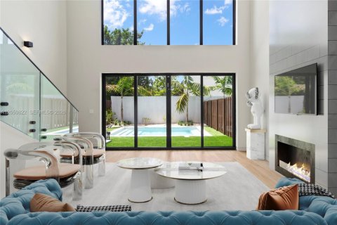 Adosado en venta en Miami, Florida, 4 dormitorios, 258.83 m2 № 2169109 - foto 2