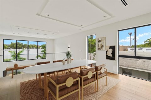 Adosado en venta en Miami, Florida, 4 dormitorios, 258.83 m2 № 2169109 - foto 5