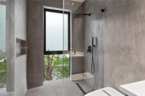 Adosado en venta en Miami, Florida, 4 dormitorios, 258.83 m2 № 2169109 - foto 17