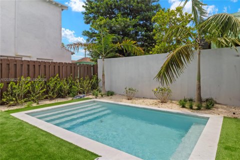Adosado en venta en Miami, Florida, 4 dormitorios, 258.83 m2 № 2169109 - foto 3