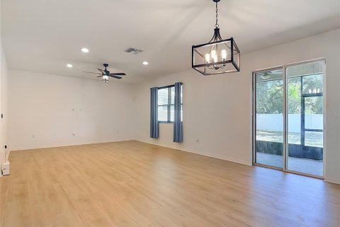 Villa ou maison à vendre à Brandon, Floride: 4 chambres, 238.94 m2 № 2148773 - photo 4
