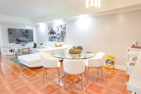 Купить кондоминиум в Санрайз, Флорида 2 спальни, 101.26м2, № 2055750 - фото 13