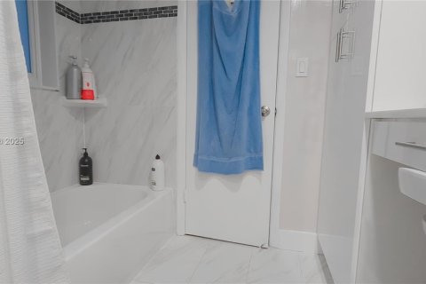 Купить кондоминиум в Санрайз, Флорида 2 спальни, 101.26м2, № 2055750 - фото 17