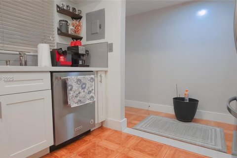 Купить кондоминиум в Санрайз, Флорида 2 спальни, 101.26м2, № 2055750 - фото 4