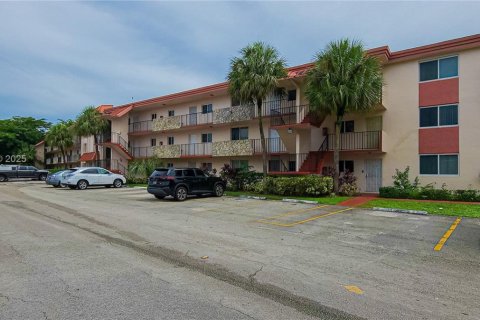 Купить кондоминиум в Санрайз, Флорида 2 спальни, 101.26м2, № 2055750 - фото 2