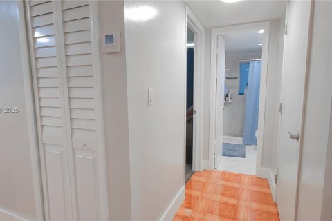 Купить кондоминиум в Санрайз, Флорида 2 спальни, 101.26м2, № 2055750 - фото 15