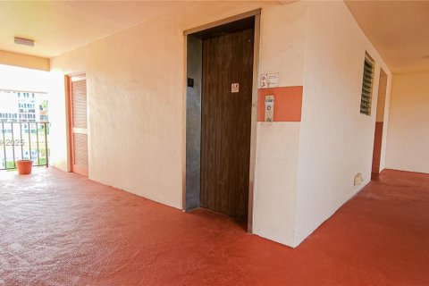 Купить кондоминиум в Санрайз, Флорида 2 спальни, 101.26м2, № 2055750 - фото 29