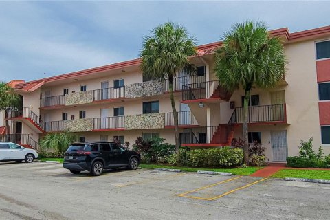 Condominio en venta en Sunrise, Florida, 2 dormitorios, 101.26 m2 № 2055750 - foto 1