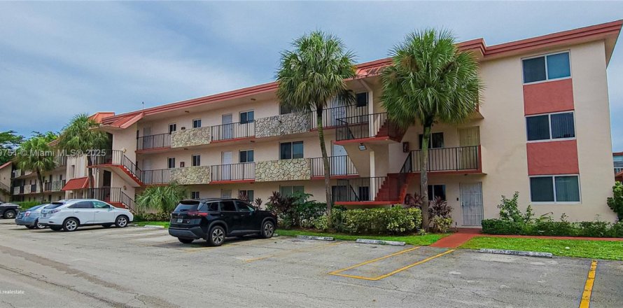 Condominio en Sunrise, Florida, 2 dormitorios  № 2055750