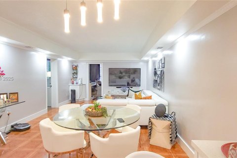 Купить кондоминиум в Санрайз, Флорида 2 спальни, 101.26м2, № 2055750 - фото 10