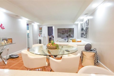 Купить кондоминиум в Санрайз, Флорида 2 спальни, 101.26м2, № 2055750 - фото 9